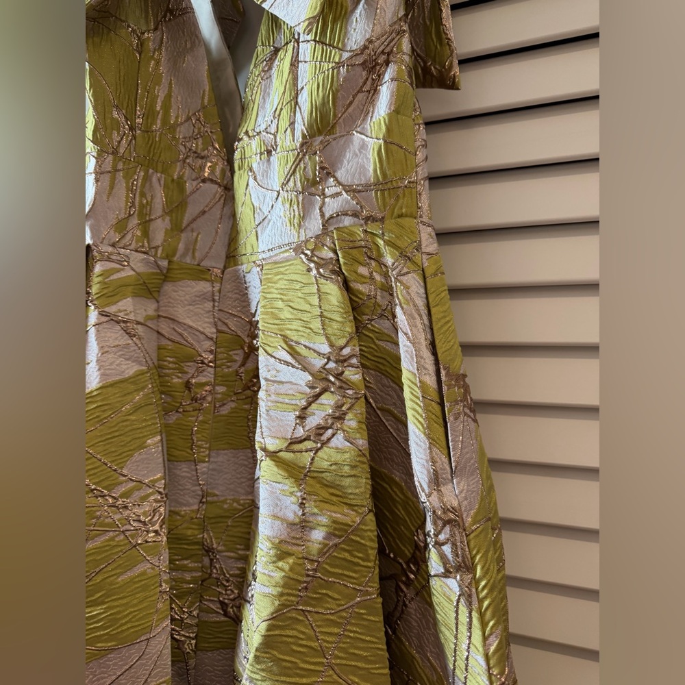 *NWT* Mac Duggal Lemon Green Metallic V-Neck Maxi Gown - Picture 16 of 16